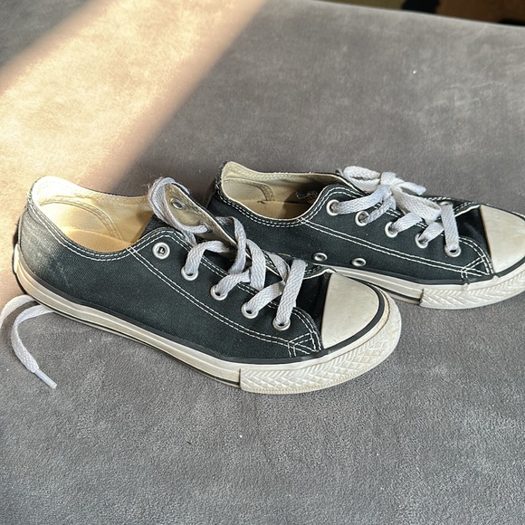 Converse youth size 1 sneakers - Picture 2 of 5
